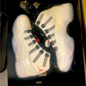 Gently worn Air Jordan Retro Adapts Size 10.